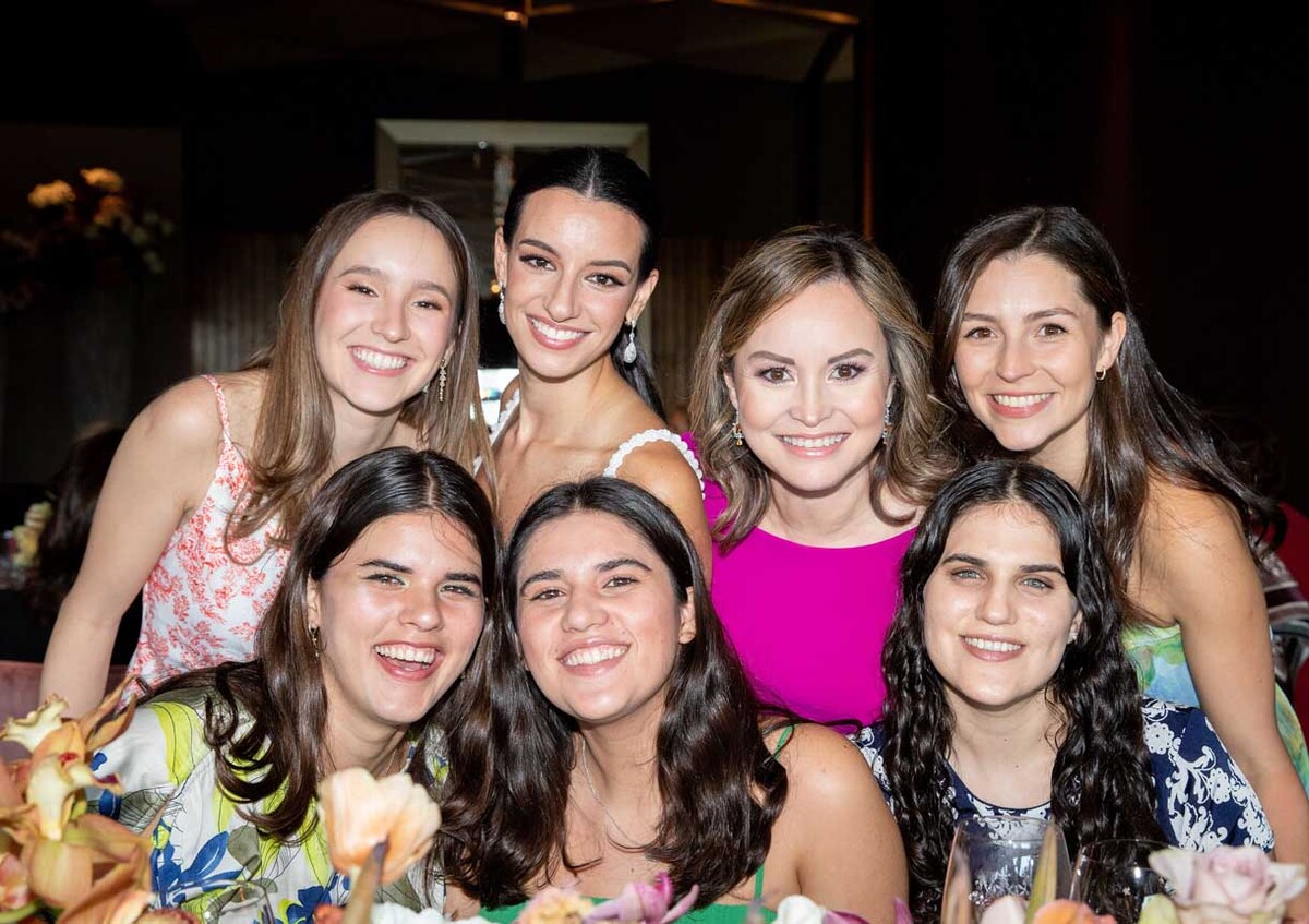 Baby Grobien, Balbina, Bonnie Elizondo, Cristy Elizondo, Andrea, Amalia y Regina Díaz de León