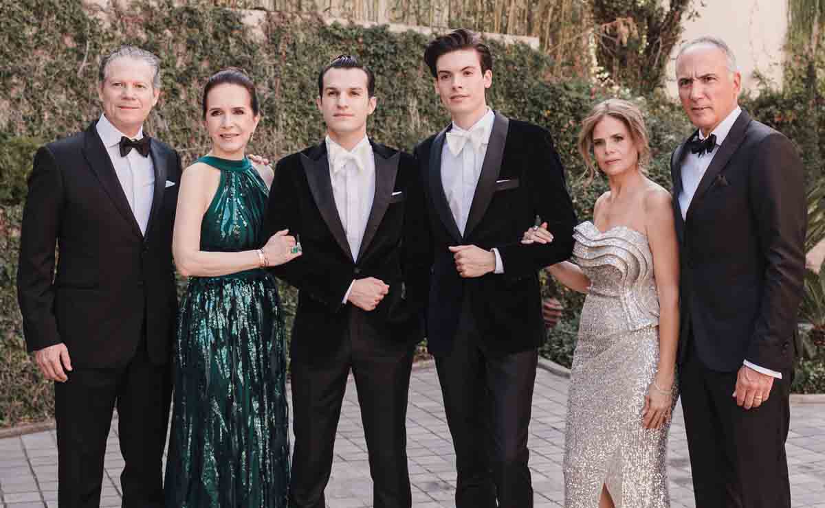 Berbardo Jaime, Ninfa López de Jaime, los novios, Teresa González de Velasco y José Velasco / Foto: Foto: Ah Lovestories