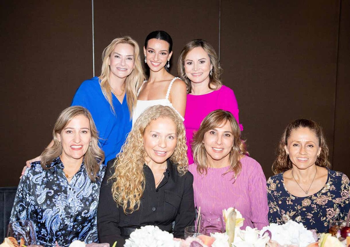 Cecilia Álvarez, la novia, Bonnie Elizondo, Paty Rodríguez, Sandra Guzmán y Wina Colyer
