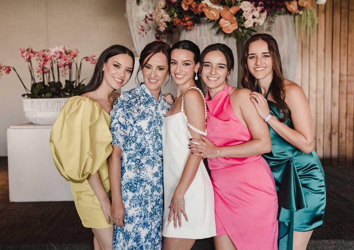 Federica Gutiérrez, Federica Valdés, la novia, Raquel Gutiérrez y Regina Gutiérrez