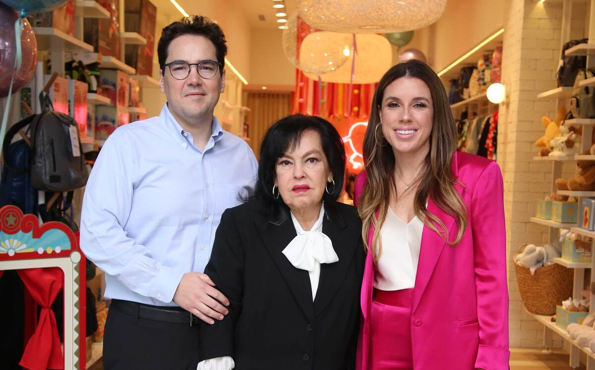 Kiko Lobo, Irma de la Garza de Lobo y Myriam Salas de Lobo