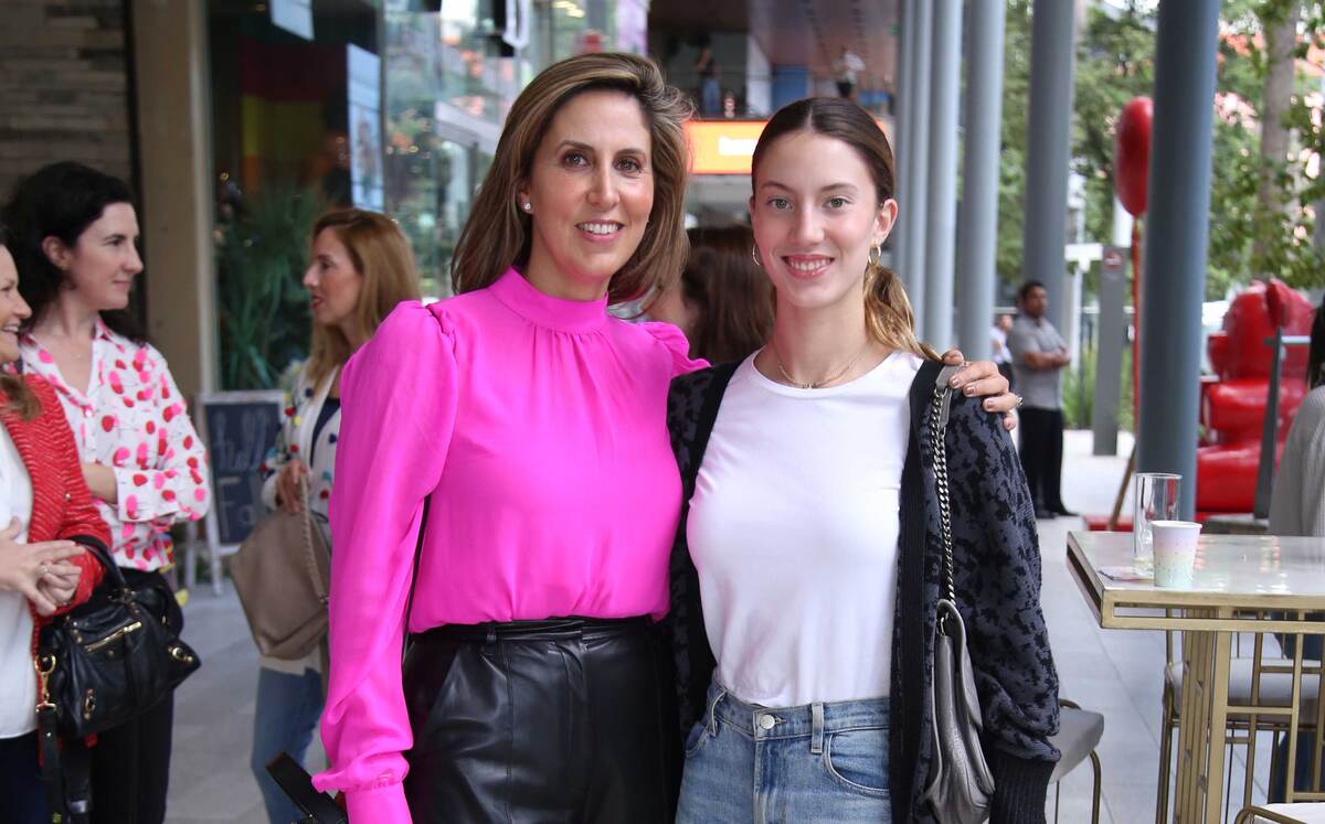 Maca Ramírez de Páez y María Páez