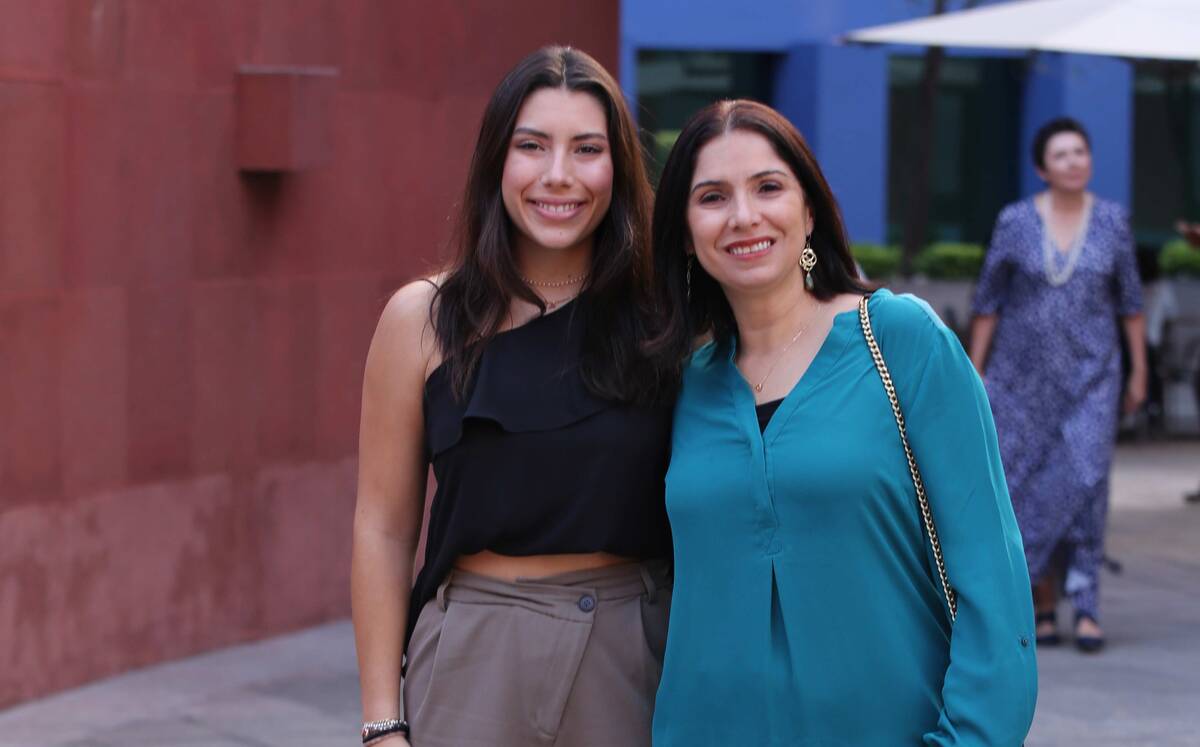 Paola Zambrano y Mónica Díaz de Zambrano