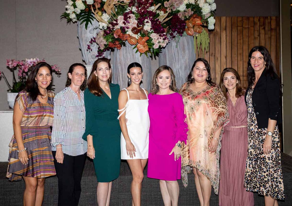 Rocío Flores, Olympa Coindreau, Lorena Treviño, Balbina Gutiérrez, Bonnie Elizondo, Irma Lobo, Elenitza Canavati y Karla Faudoa