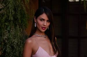 Eiza González y el arriesgado escote que lleva de la forma más elegante. (Foto: Instagram).