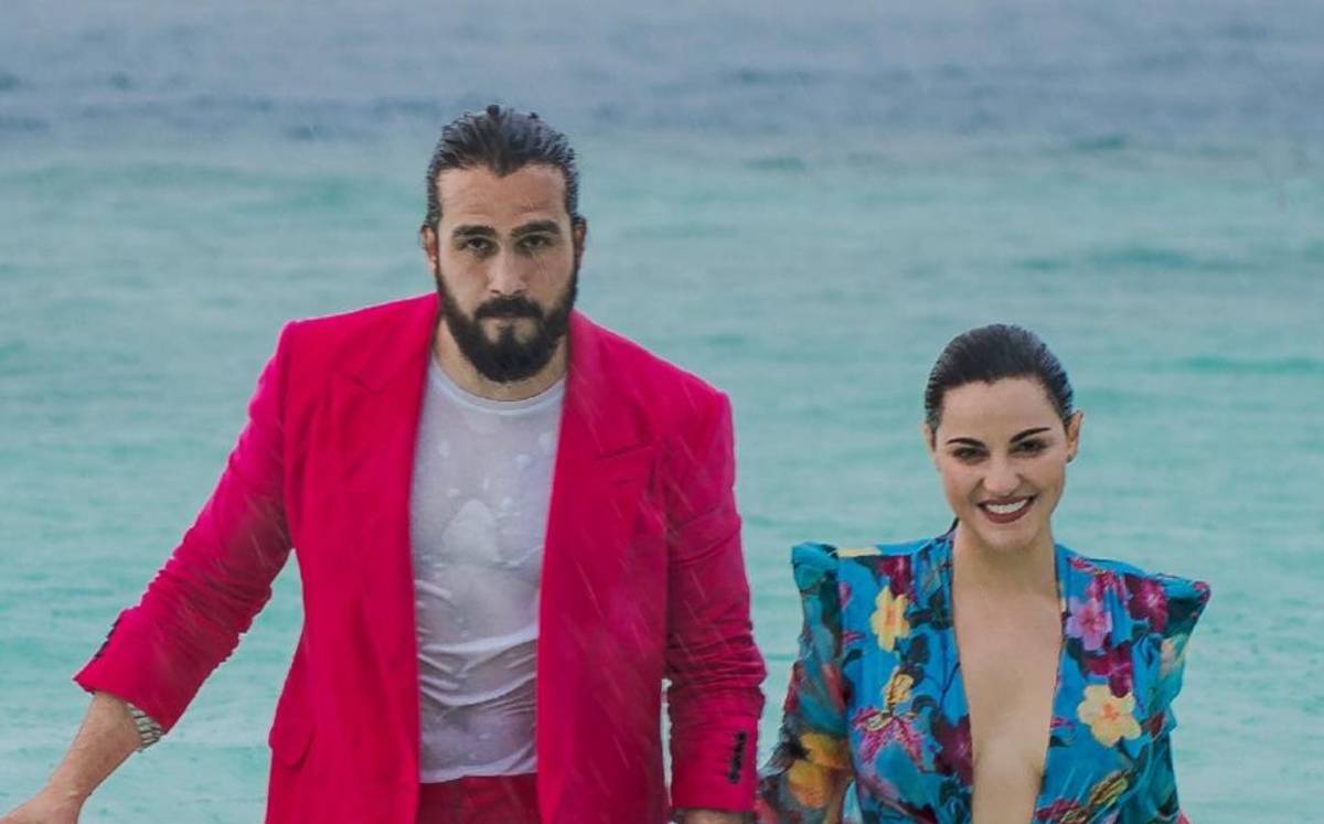 Maite Perroni reaparece en su luna de miel con el look de playa más hot del otoño. (Foto: Instagram).