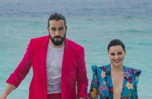 Maite Perroni reaparece en su luna de miel con el look de playa más hot del otoño. (Foto: Instagram).