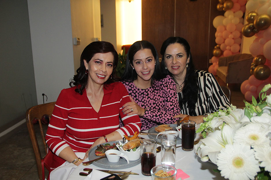 Amparo López Sánchez, Amparo León y Andina Llamas.