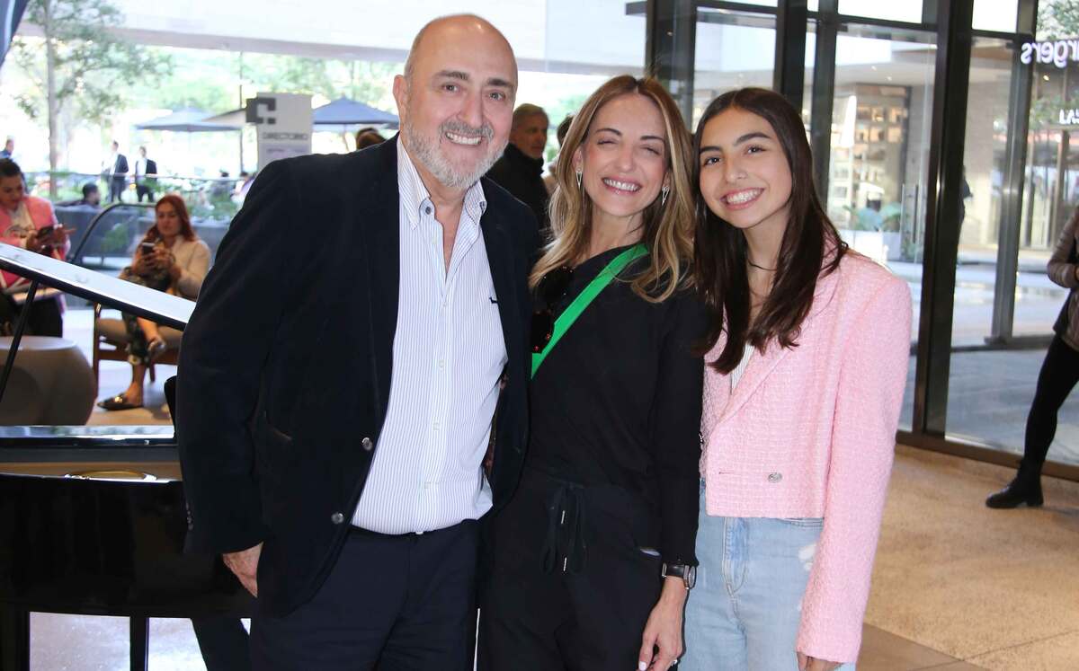 Eliezer Canales, Irene Quiroga de Canales y Mariana Martínez