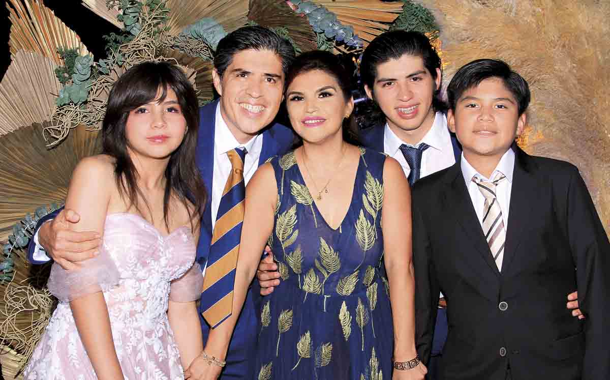 Maryfer Pérez, Luis Pérez, Erika Rivera, Fernando Pérez e Iker Pérez/ Foto: José Chang