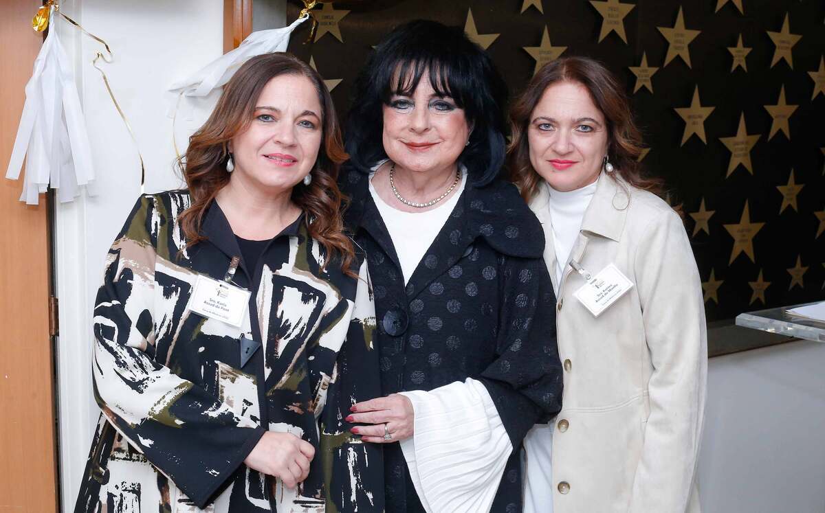Karla Assad, Emely Canavati de Assad y Karina Assad