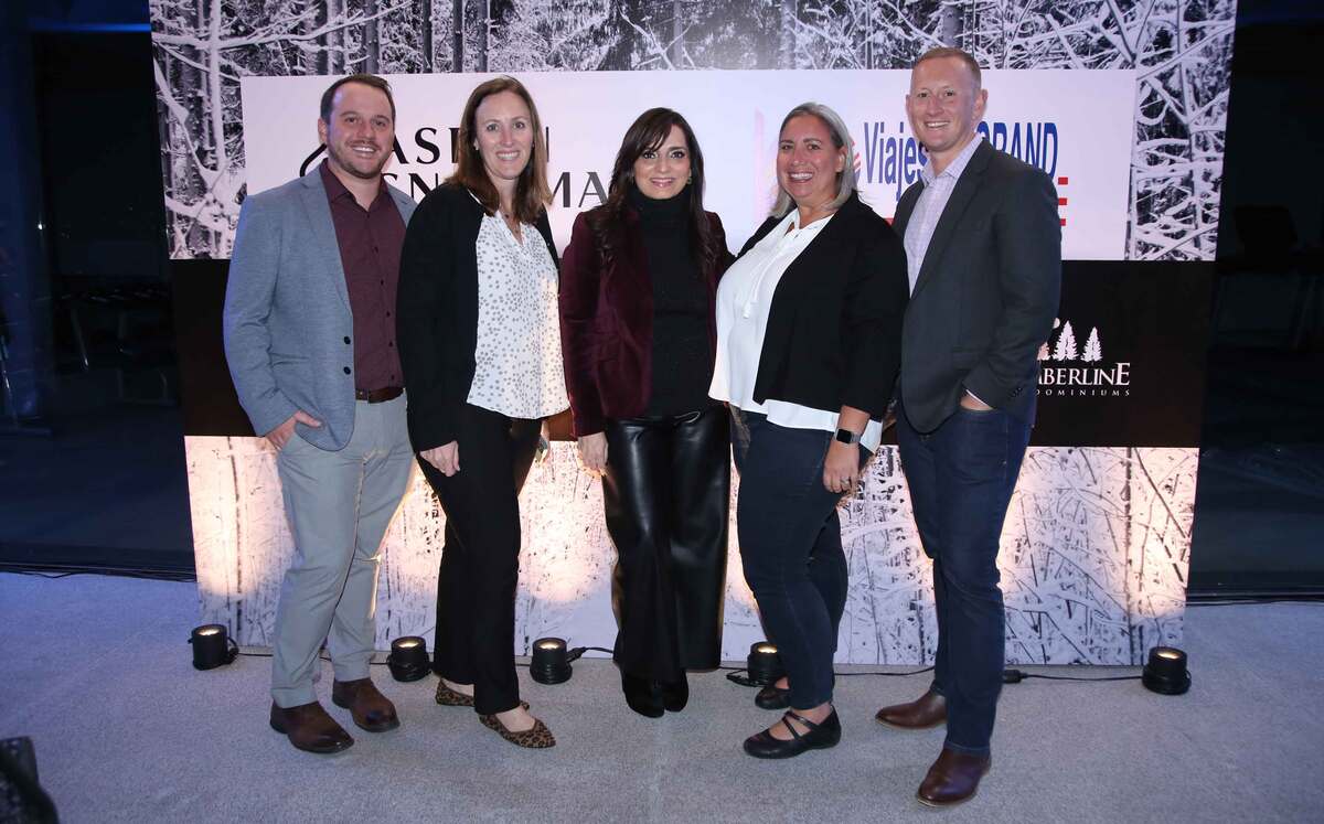 Lou Eppelsheimer, Cathy Alves, Lucía Rodríguez, Casey Peck y Chris Cawley