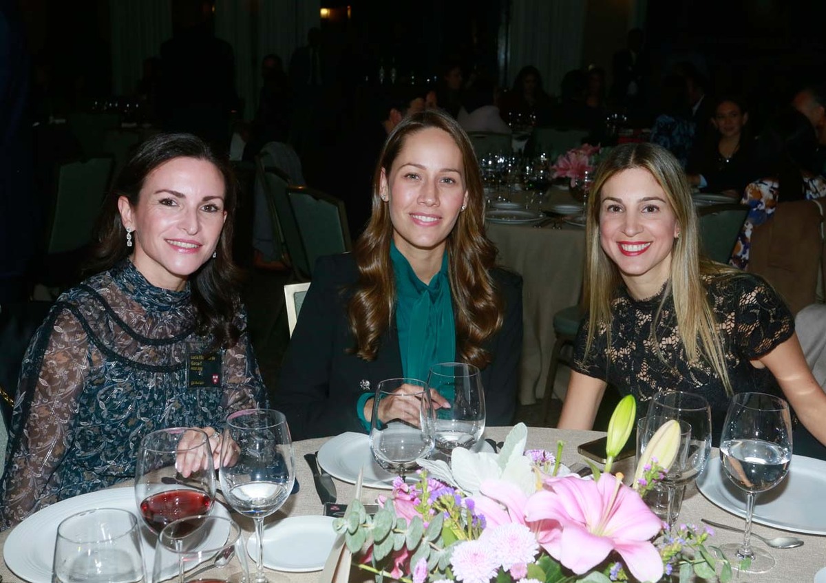 Lucía Elizondo de Garza T, Paulina Cueva de Garza T y Mayela González de Garza T