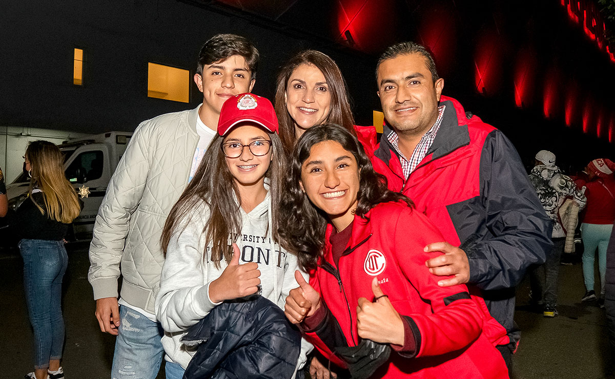 Cristian Jacobo Jr, Renata Jacobo, Paloma Sánchez, Regina Jacobo  y Cristian Jaboco