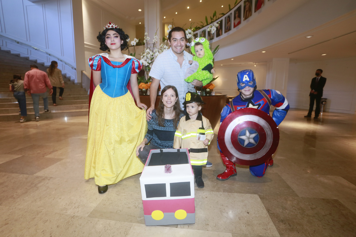 Guillermo Guevara, Gerardo Guevara, Sofia de la Garza y Guillermo Guevara