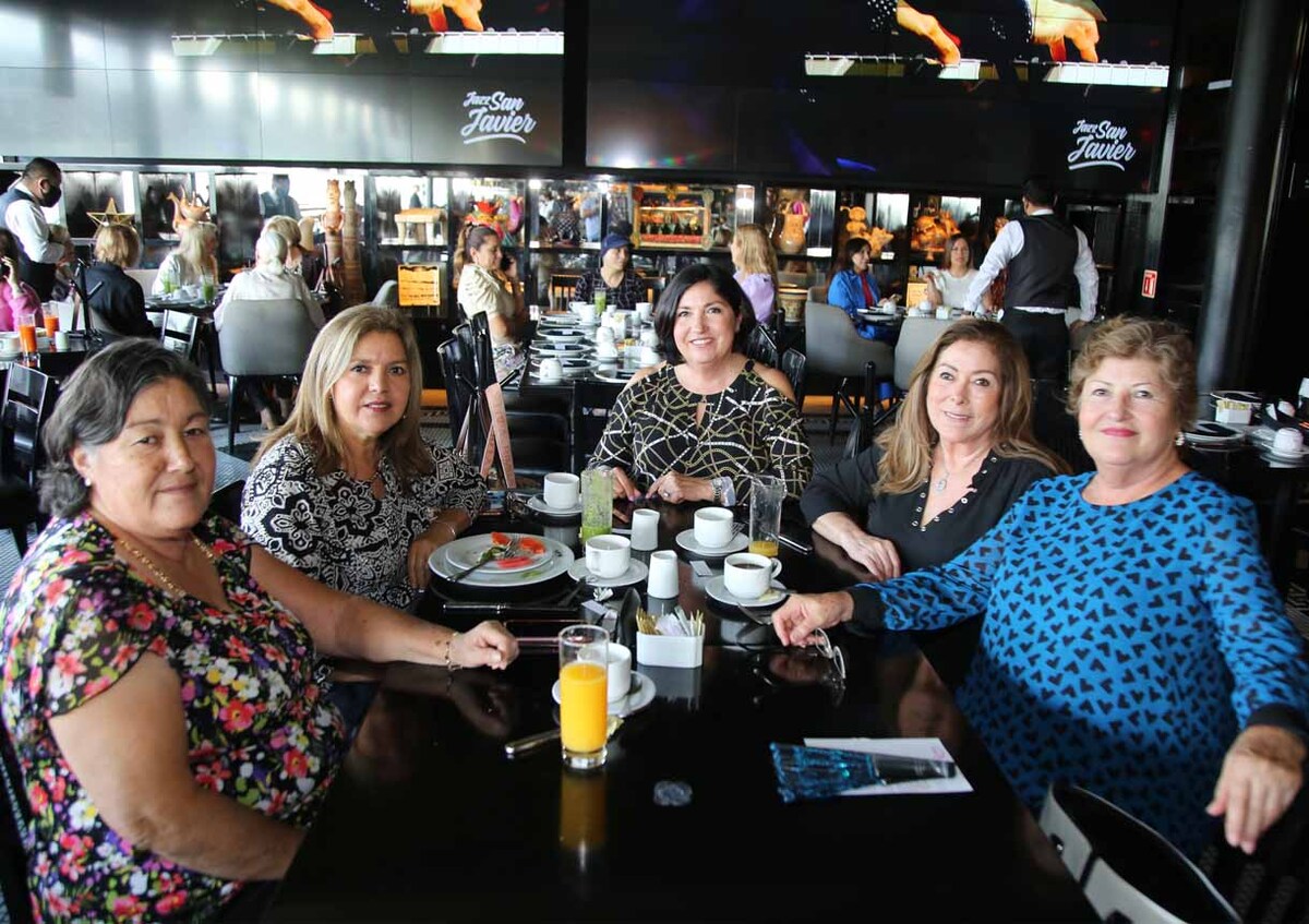 Leticia Castillo, Alma Castillo, Aracely Castillo, Irma Castillo y Victoria Castillo