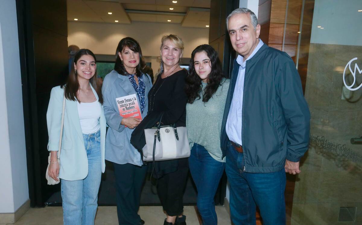 Rebeca Hinojosa, María Luisa Ferrara de Hinojosa, María Ferrara, Ana Lucia Ferrara y Alberto Ferrara