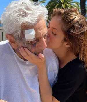 Shakira comparte tierno momento de la rehabilitación de su papá.
