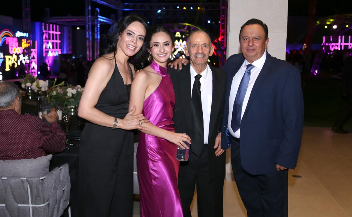 Víctoria, Fátima, Jesús y Manuel