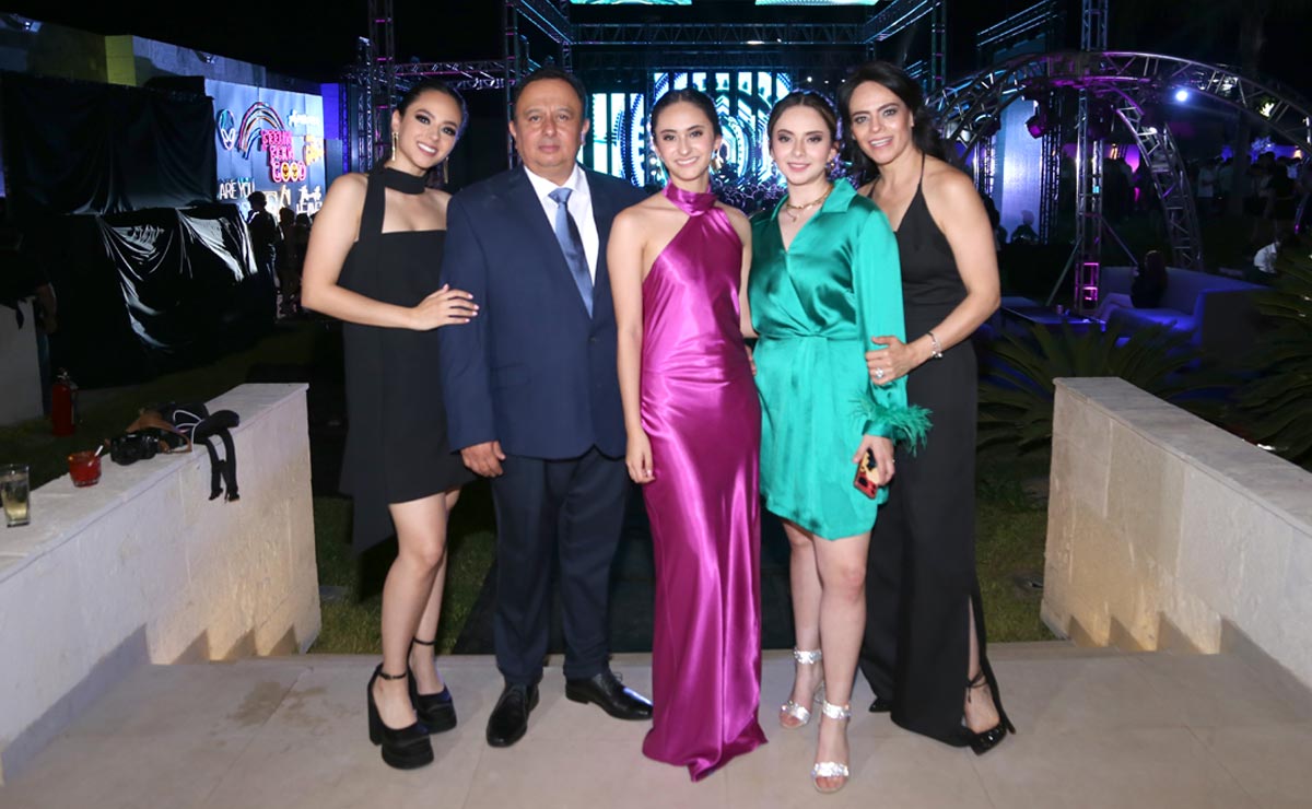Victoria, Manuel, Fátima, Bárbara y Victoria