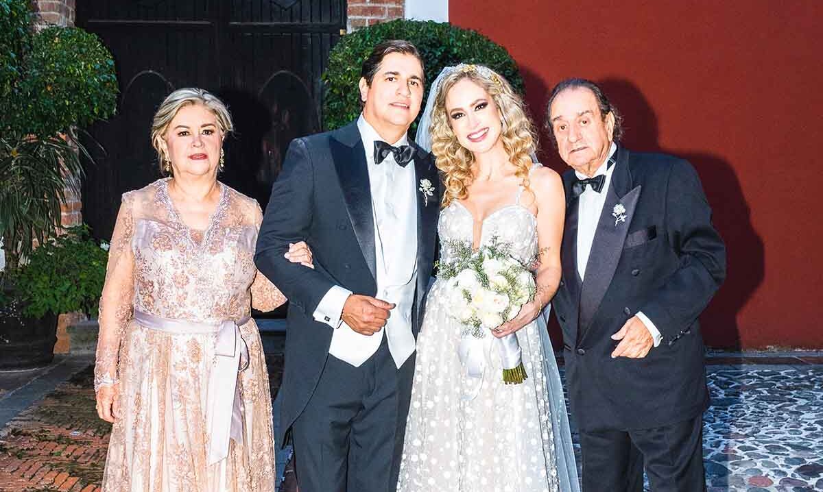Estela Pacheco, los recién casados y José Ignacio Rincón
