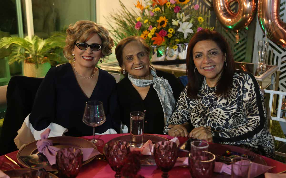 Elvira, Elvira y Lily