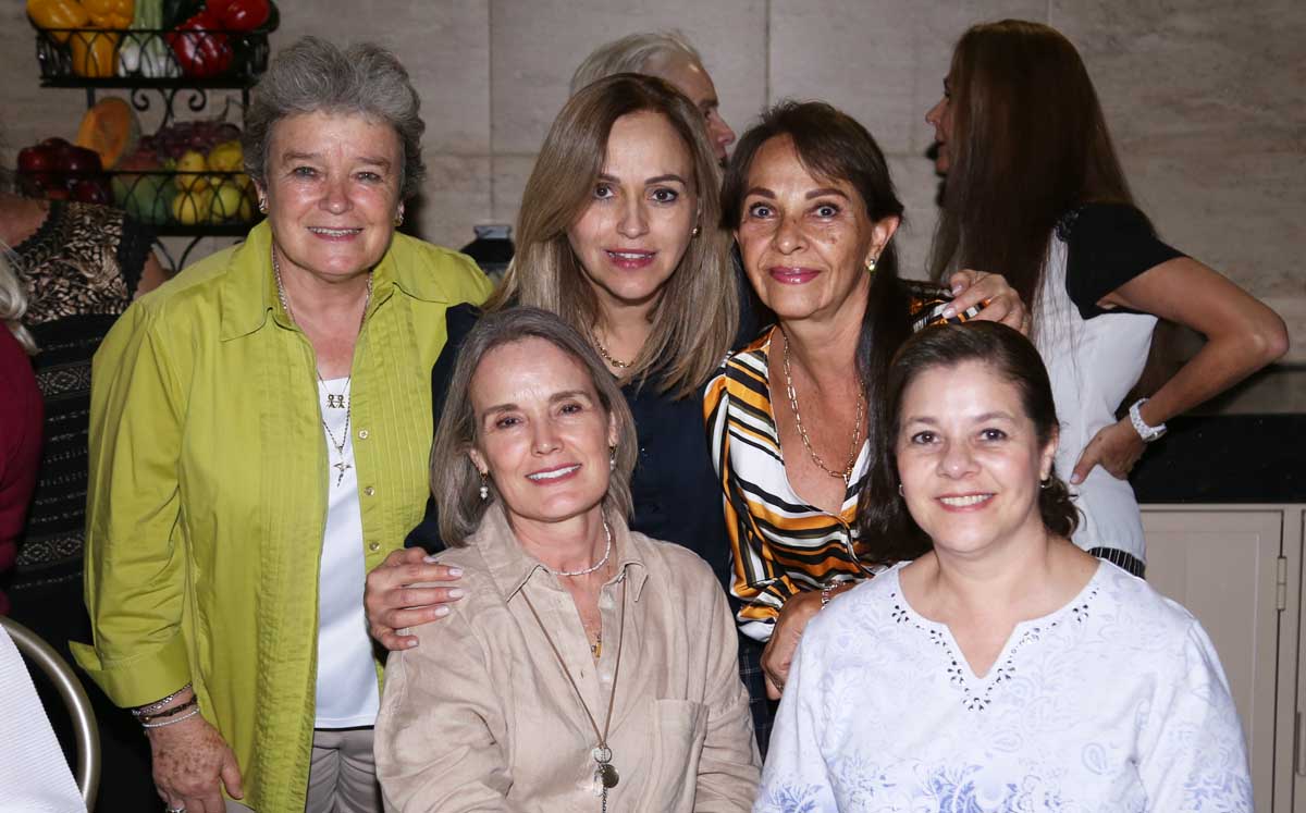 Maritza, Gabriela, Lorena, Beatriz y Bonnie