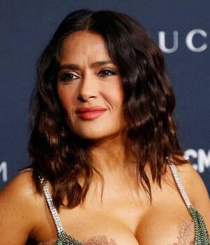 Salma Hayek y el vestido que impactó en la Gala anual de Arte + Cine del Museo de Arte. (Foto: Instagram).