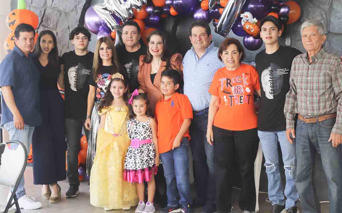 Marioly rodeada de su familia / Fotos: Dennis Hernández