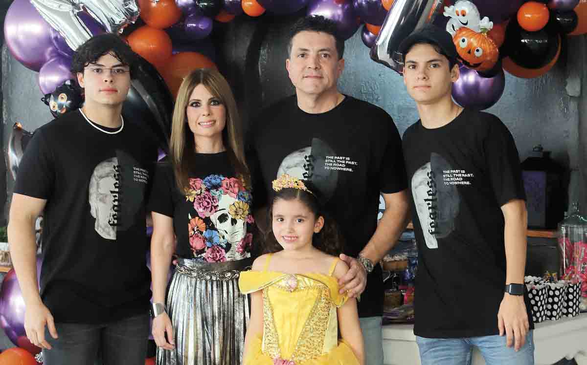 Jesús Hoyos, Mariana Bermúdez, Jesús Hoyos, Marioly Hoyos y Emilio Hoyos Fotos: Dennis Hernández