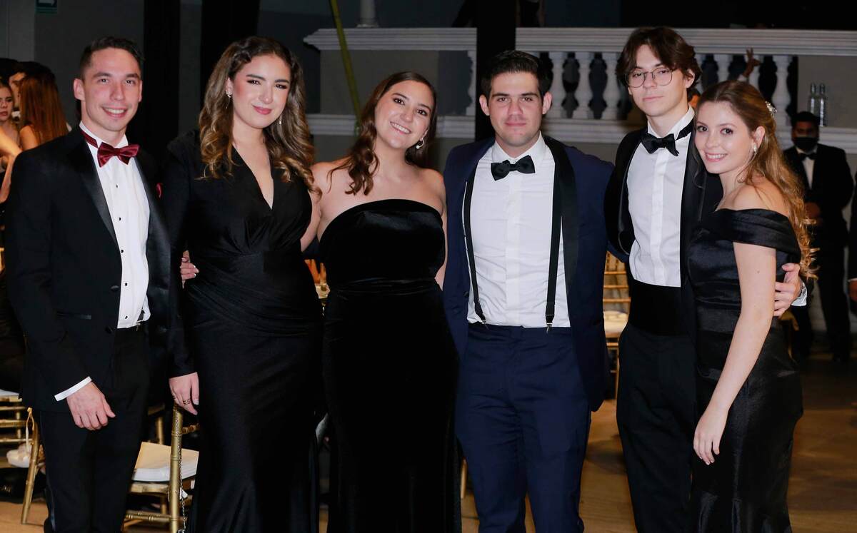 Albert Potes, Valeria Villarreal, Montserrat Salinas, Alejandro ERHARD, Julian González y Karla Villarreal