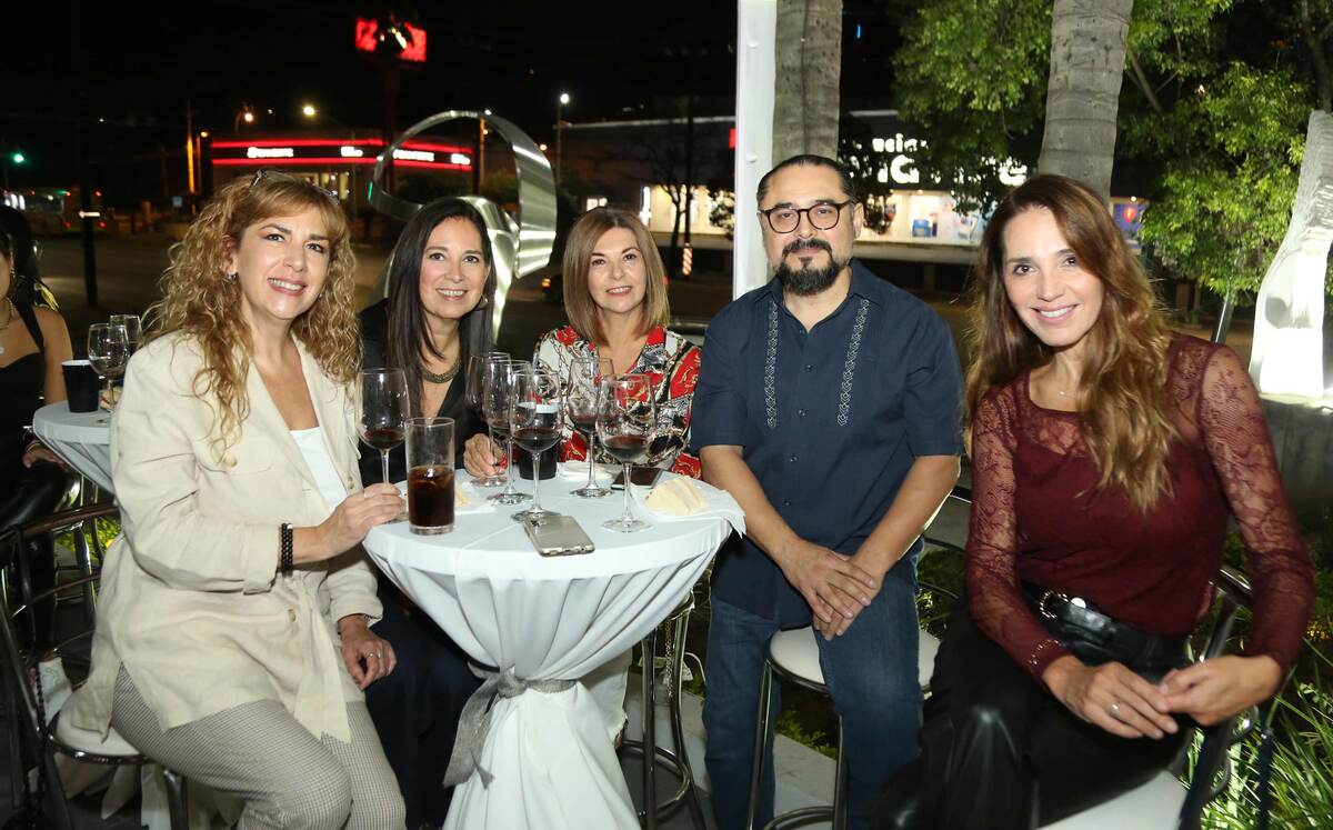 Ana Cristina Treviño, Rebeca Salinas, Diana Flores, Sergio Malacara y Vero Colsa