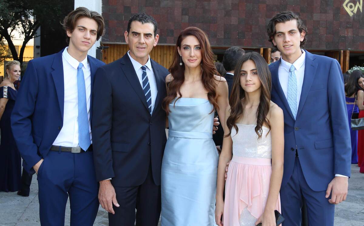 Eugenio Iza, Juan Iza, Maru de Iza, Romina Iza y Juan Iza
