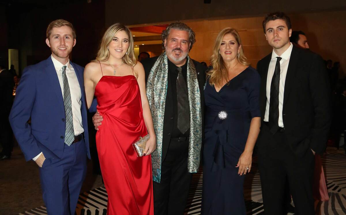 Gustavo Gilio, Christian Lozano, Javier Lozano, Gabriela Iza de Lozano y Ander Lozano