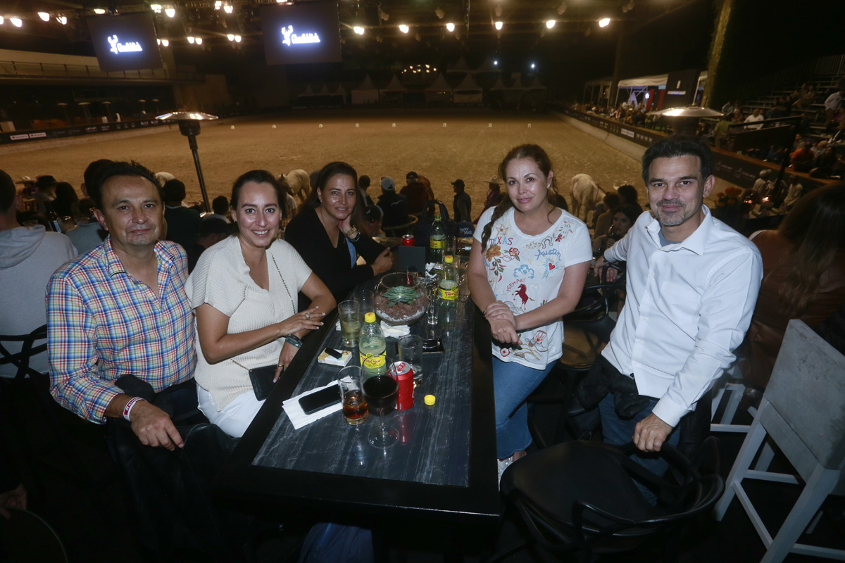 Javier Solís, Yadira Medina, Gabriela Ayala, Margarita Gutiérrez y Pato Zambrano