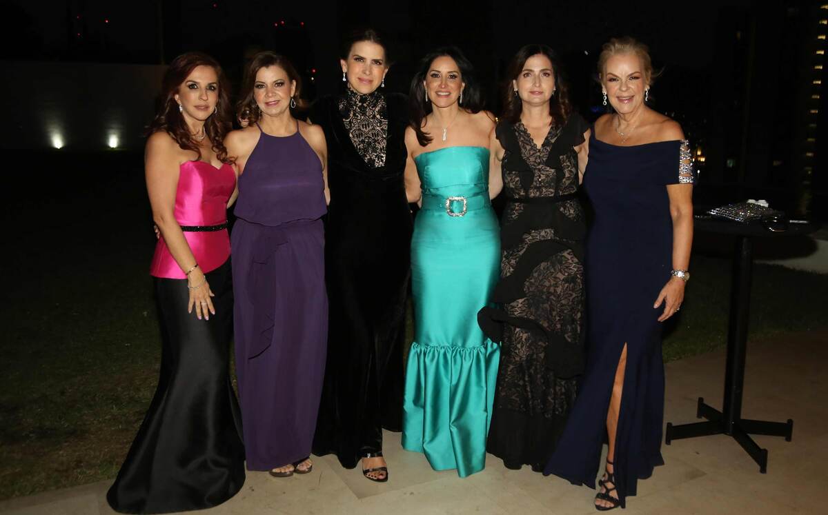 Magaly de Villaseñor, Claudia Cano, Marcela Chávez, Claudia Rodríguez, Malu Maiz de Rodríguez y Sandra de Crespo