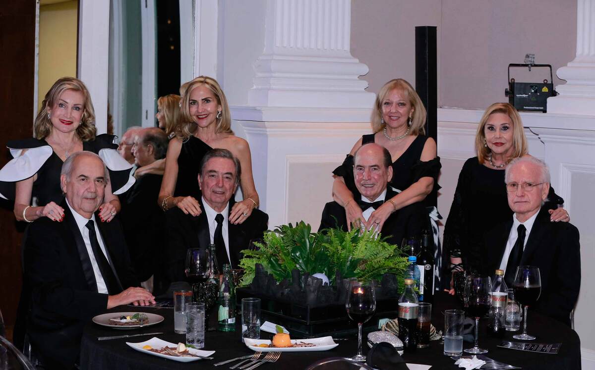Margarita De la Maza, Mónica Buerón de Villarreal, Eloisa De los Santos, Carmina Guajardo, Fernando Reyes, Viviano Villarreal, Gilberto Villarreal y L
