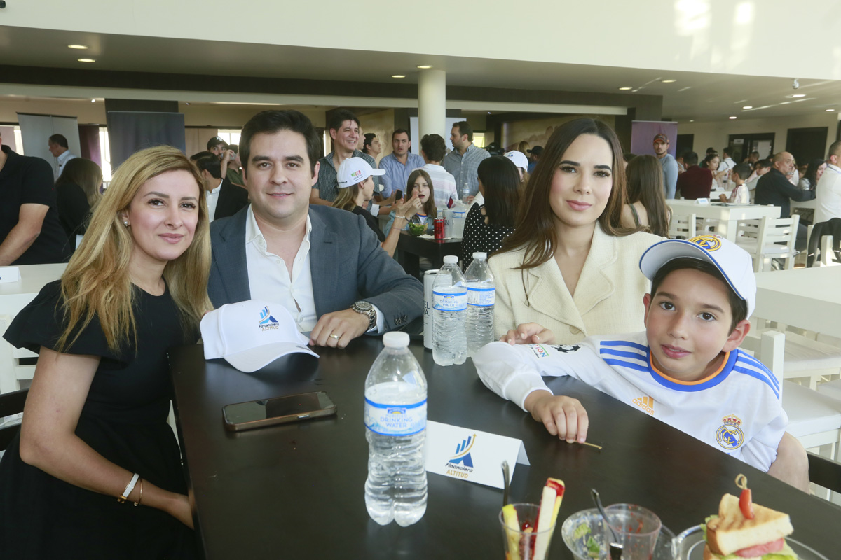 Mónica Rodríguez, Adrián Falcón, Ana Pau Franco y Mario Emilio Rodríguez
