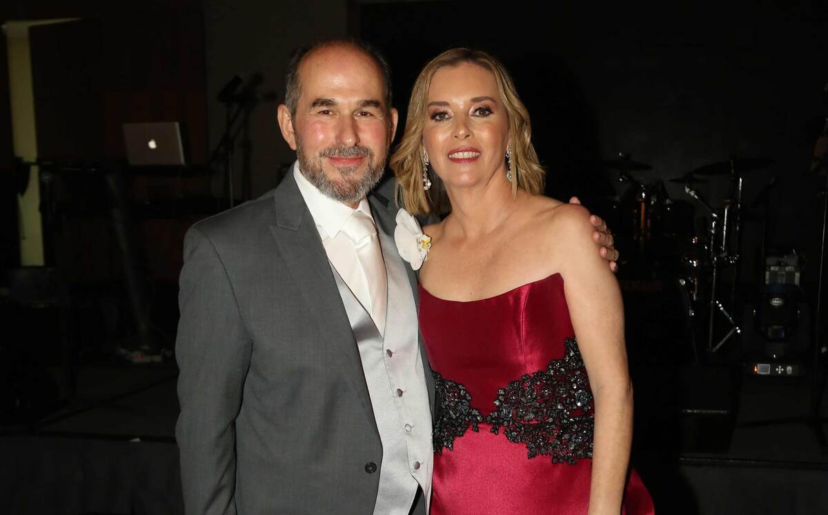 Papás de la novia. Joel González y Maru Martínez de González