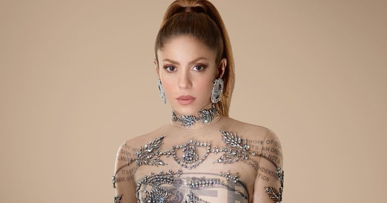 Shakira enciende las redes con vestido semitransparente de Burberry (Foto: Instagram)