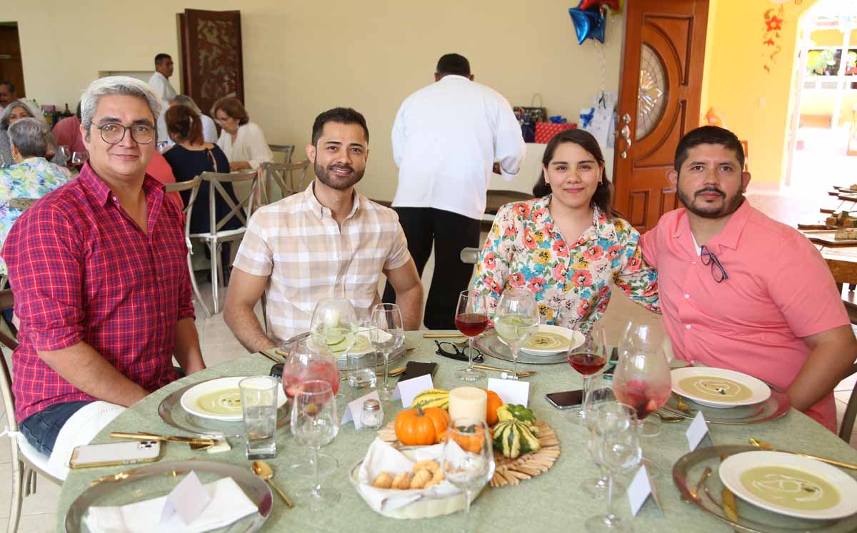 Eduardo, Bernardo, Mariana e Iván