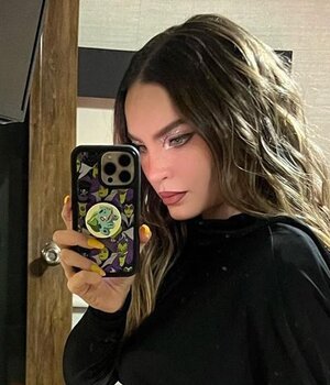 Belinda y el arriesgado vestido cut-out para brillar en invierno (Foto: Instagram)