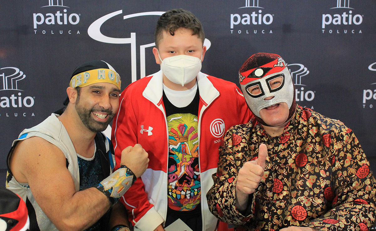 Firma de autógrafos por Octagón y HipHop Man