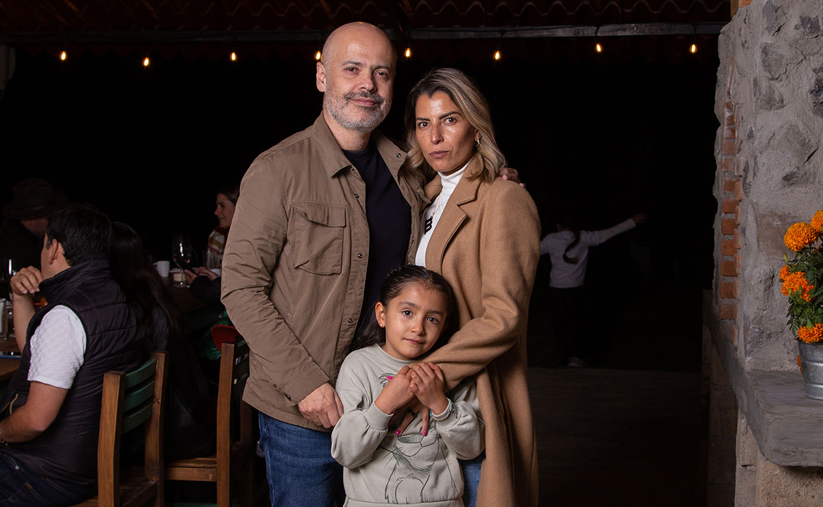 Rafael Gómez, Myrna Robles y Renata Gómez