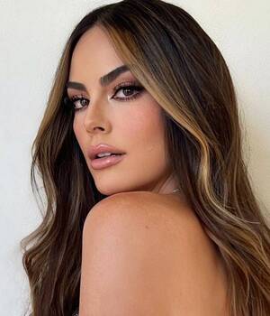 Ximena Navarrete cambia de look y desata críticas teñirse el cabello durante el embarazo. (Foto: Instagram).