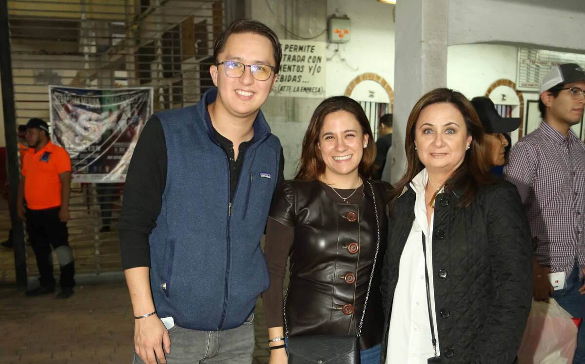 José Rodríguez, Regina Ayala y Gloria Ayala