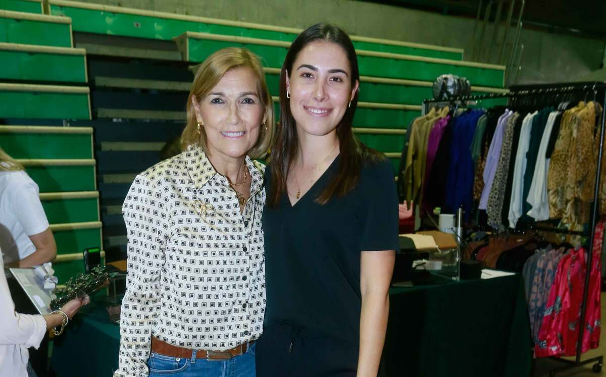 Margarita Romo de Arnaud y Karina Melo