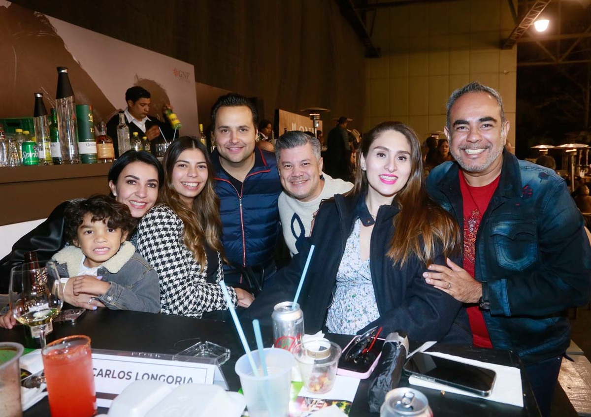 Mauricio Sarmiento, Vero de la Peña, Dany Zamora, Carlos Longoria, Manuel Sarmiento, Claudia Quintanilla y Misael Urzua