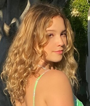 Mía Rubín y cómo llevar un mini vestido de cuero para el invierno (Foto: Instagram)
