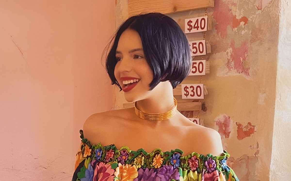 Ángela Aguilar presume cinturita desde Mérida con crop top bordado (Foto: Instagram)